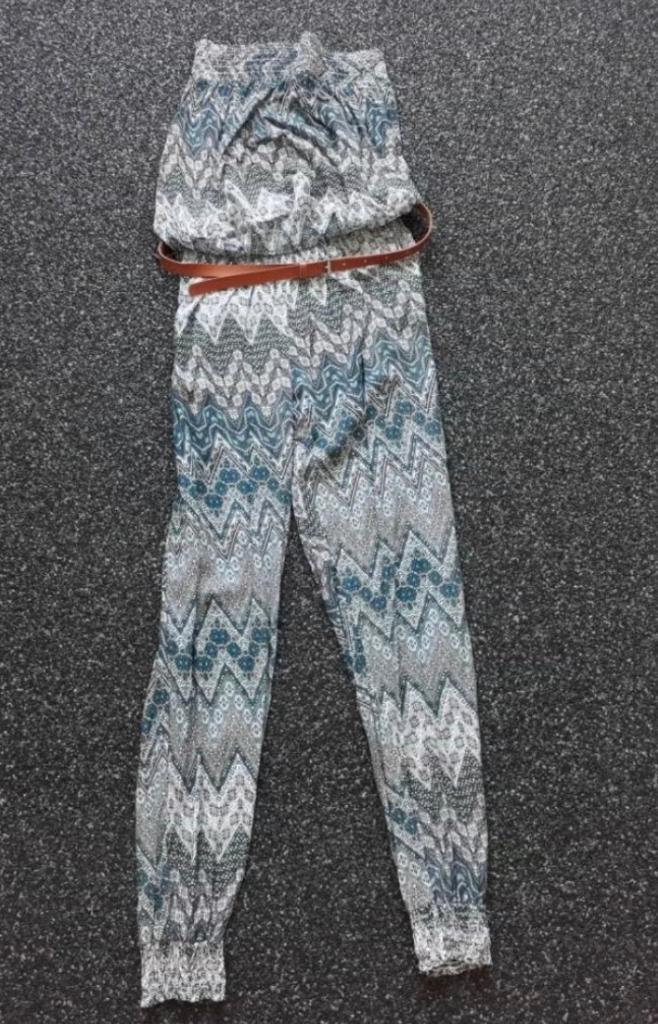 Jumpsuit strapless, met riem Maat S-M, Kleding | Dames, Jumpsuits, Ophalen, Zo goed als nieuw, Maat 36 (S)
