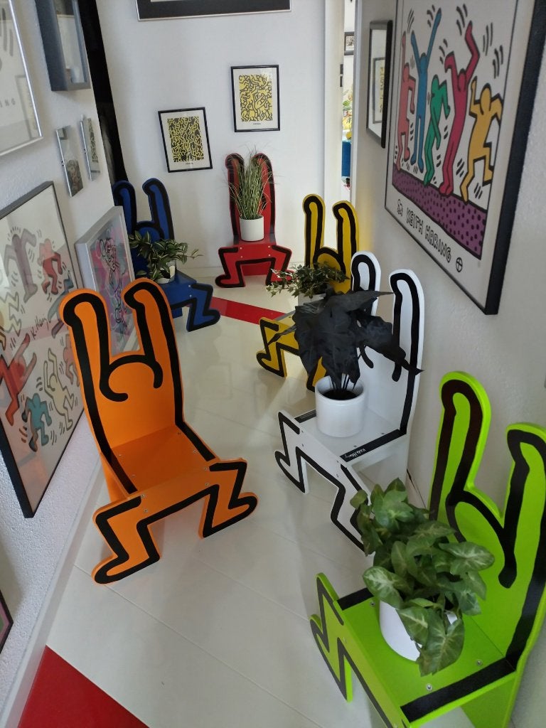 Keith Haring kinderstoel / decoratief object (per stuk), Meerkleurig, Hout, Gemerkt, Object