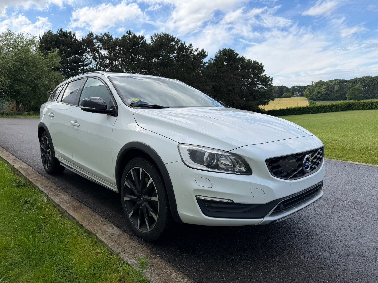 Volvo V60 2.0 D3 «Cross Country» - Automatique- Full Option!, Autos, Volvo, Entreprise, V60, ABS, Caméra de recul, Phares directionnels