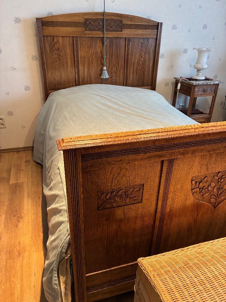 Antieke slaapkamer, Ophalen