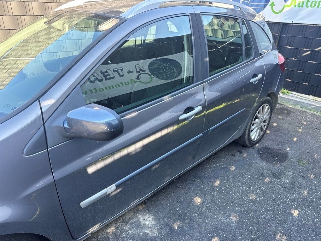 PORTE AVANT GAUCHE Renault Clio III Estate / Grandtour (KR), Renault, Utilisé, Peter-Huppertz-Straße 5
51063  Köln, DE, Porte