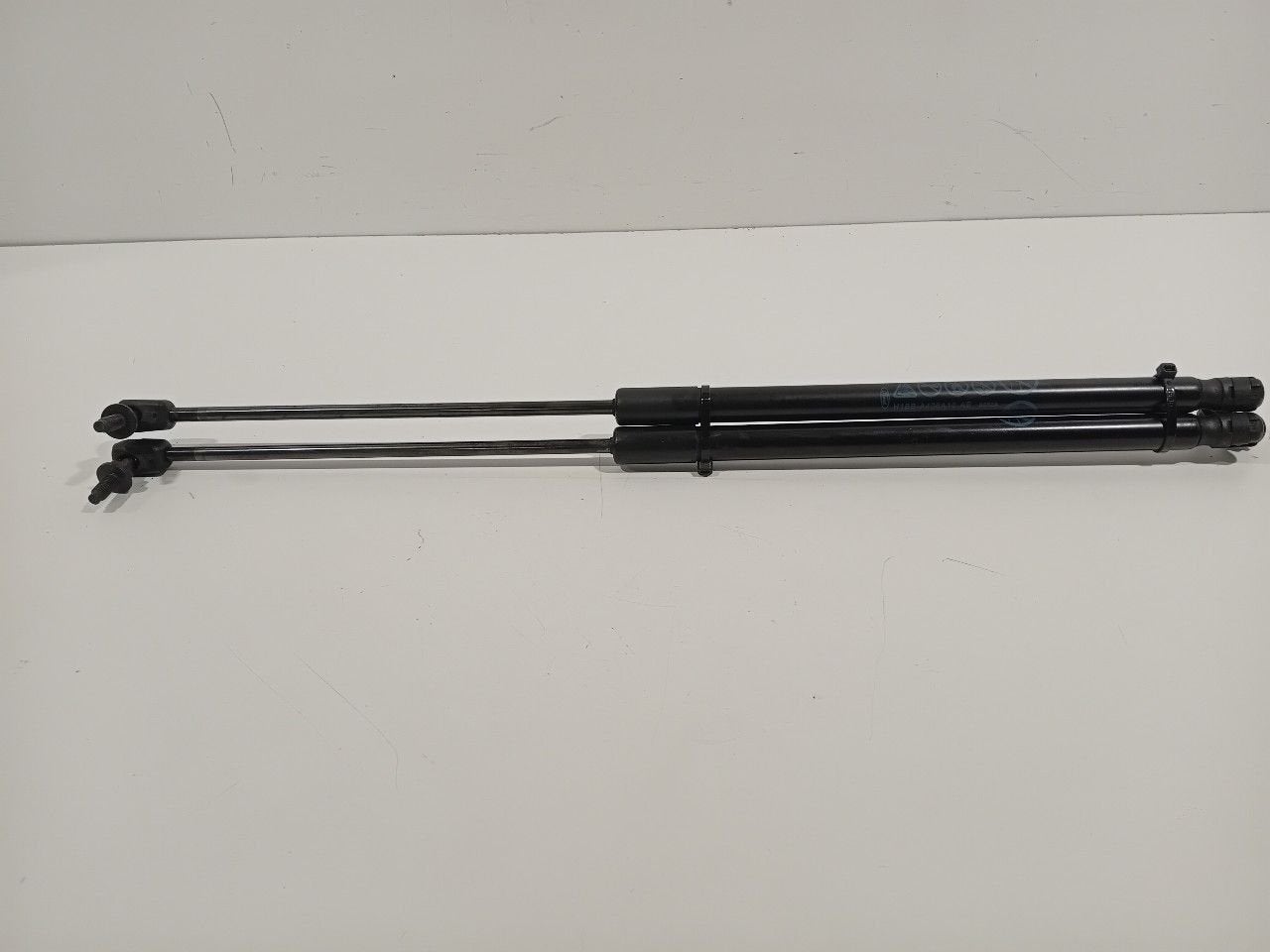 Gasdrukveerset achter Ford Fiesta, Onderdelen@venauto.nl, Van der Ven Autorecycling B.V., Ettenseweg 76, 4706 PB Roosendaal, The Netherlands