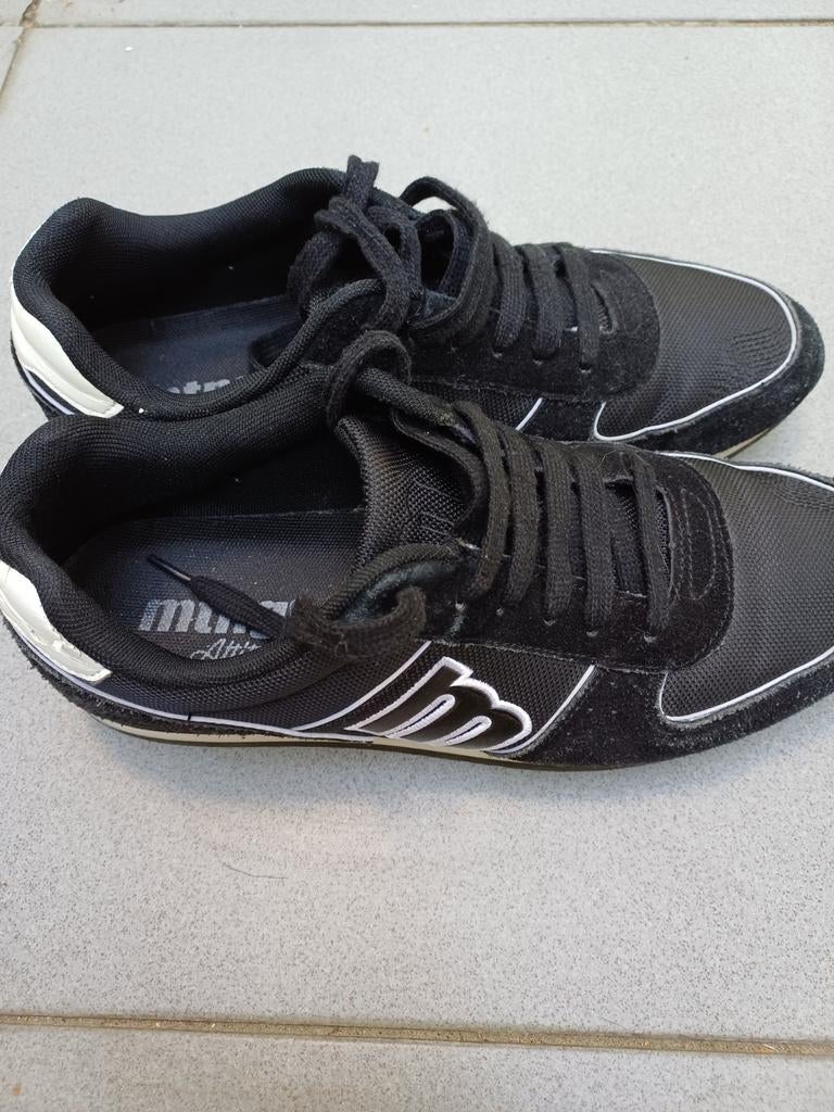 Zwarte sneakers mt 43 – veel gebruikt, Sport en Fitness, Voetbal, Ophalen of Verzenden