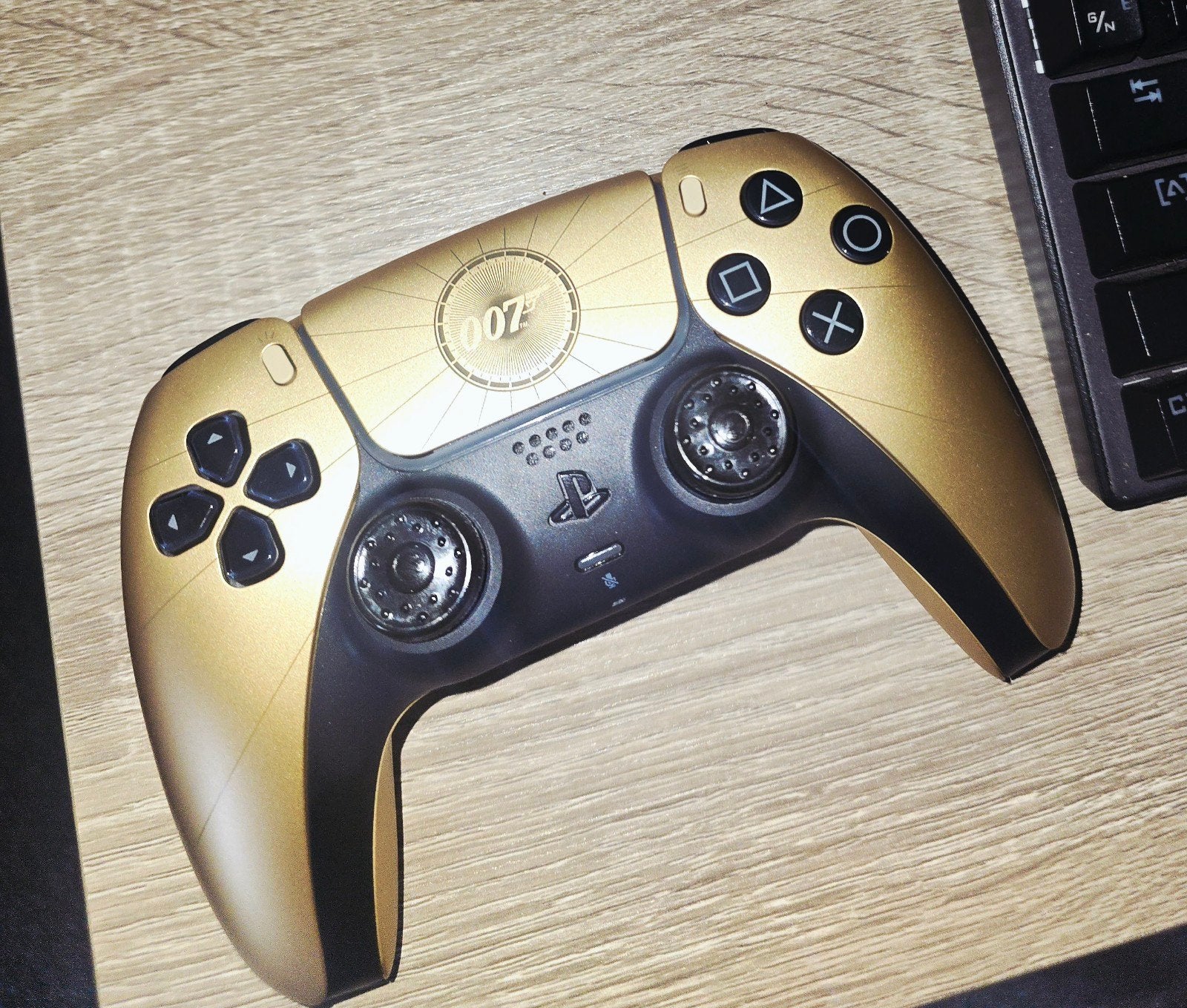 James Bond 007 First Light PS5/PC Controller Dualsense, Ophalen