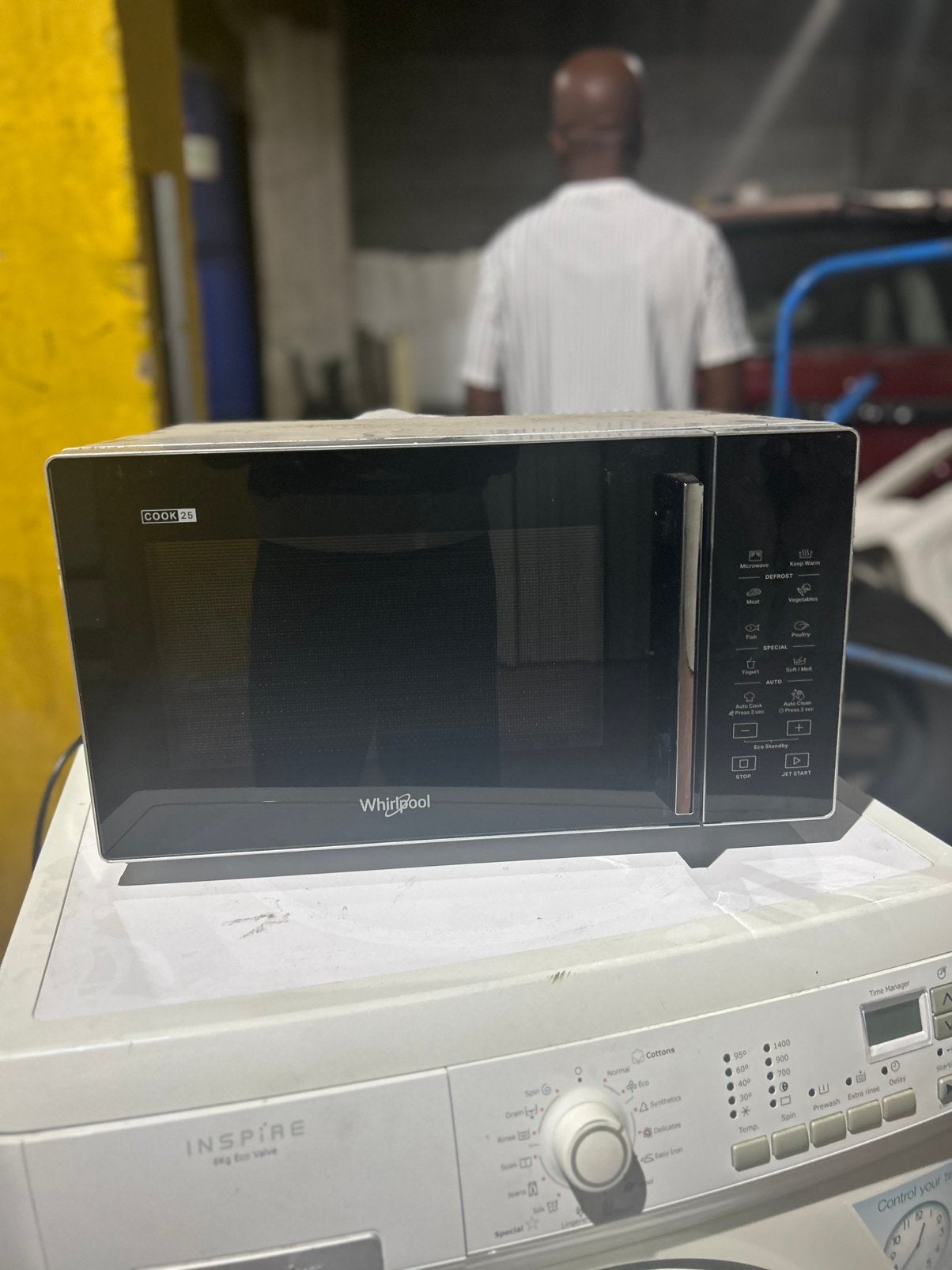 Micro-ondes Whirlpool Cook 25 (1400 W), Electroménager, Micro-ondes, Comme neuf, Enlèvement, 45 à 60 cm, À Poser