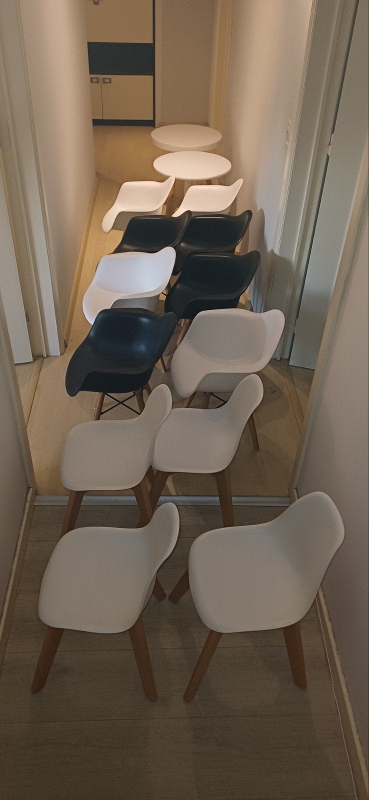 Lot de 14 chaises pour enfants et 2 petites tables, Enlèvement