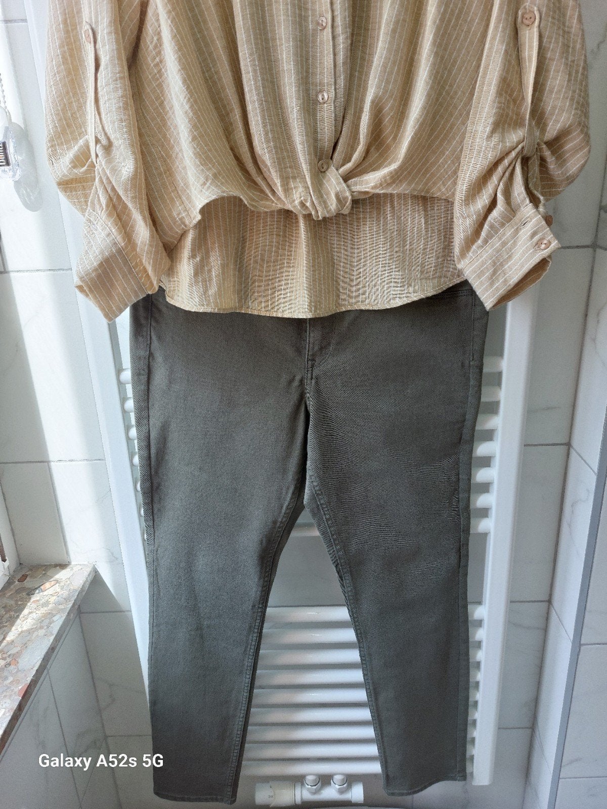 Chemisier dame taille 40 et jeans skinny taille 32 pour 30 €, Enlèvement