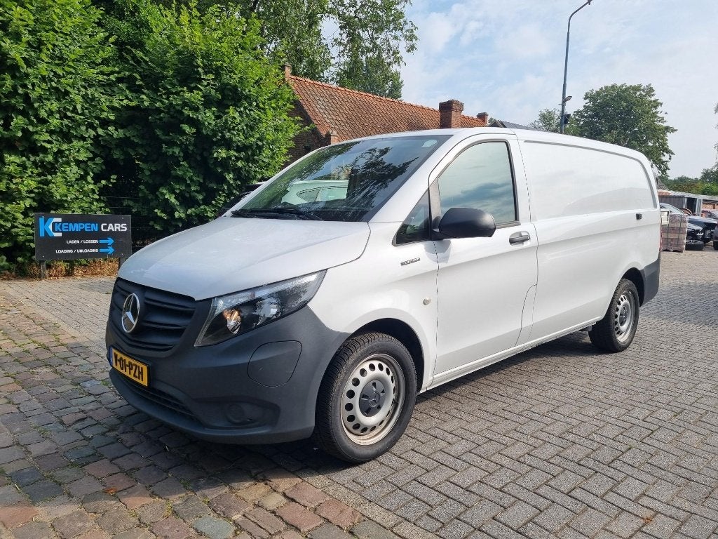 Mercedes eVito 112 66KW L2 Airco Navi Camera 2023, Auto's, Automaat, Stof, Wit, Mercedes-Benz