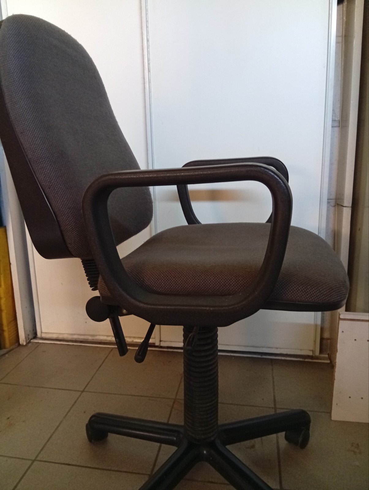 Burozetel op wieltjes, Ophalen