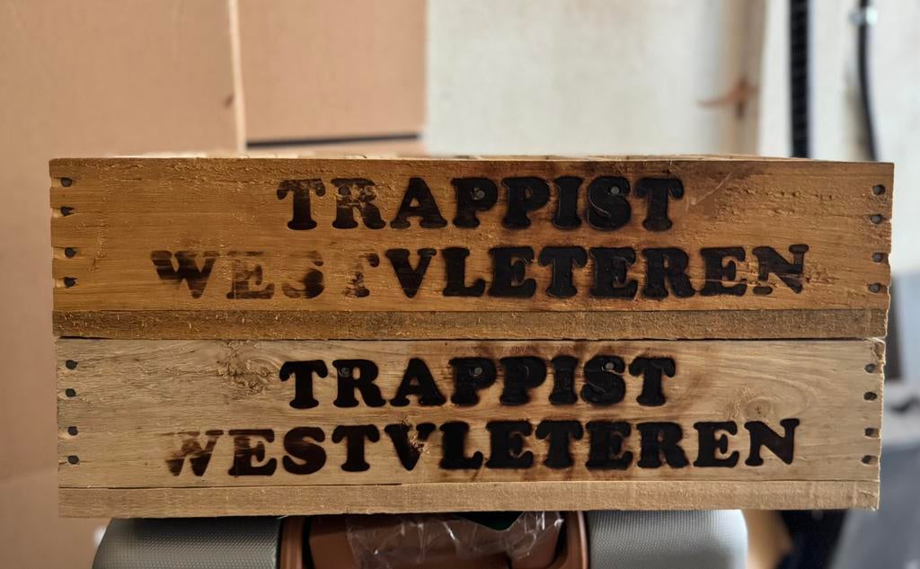 2x krat Westvleteren, leeg, Ophalen, Zo goed als nieuw
