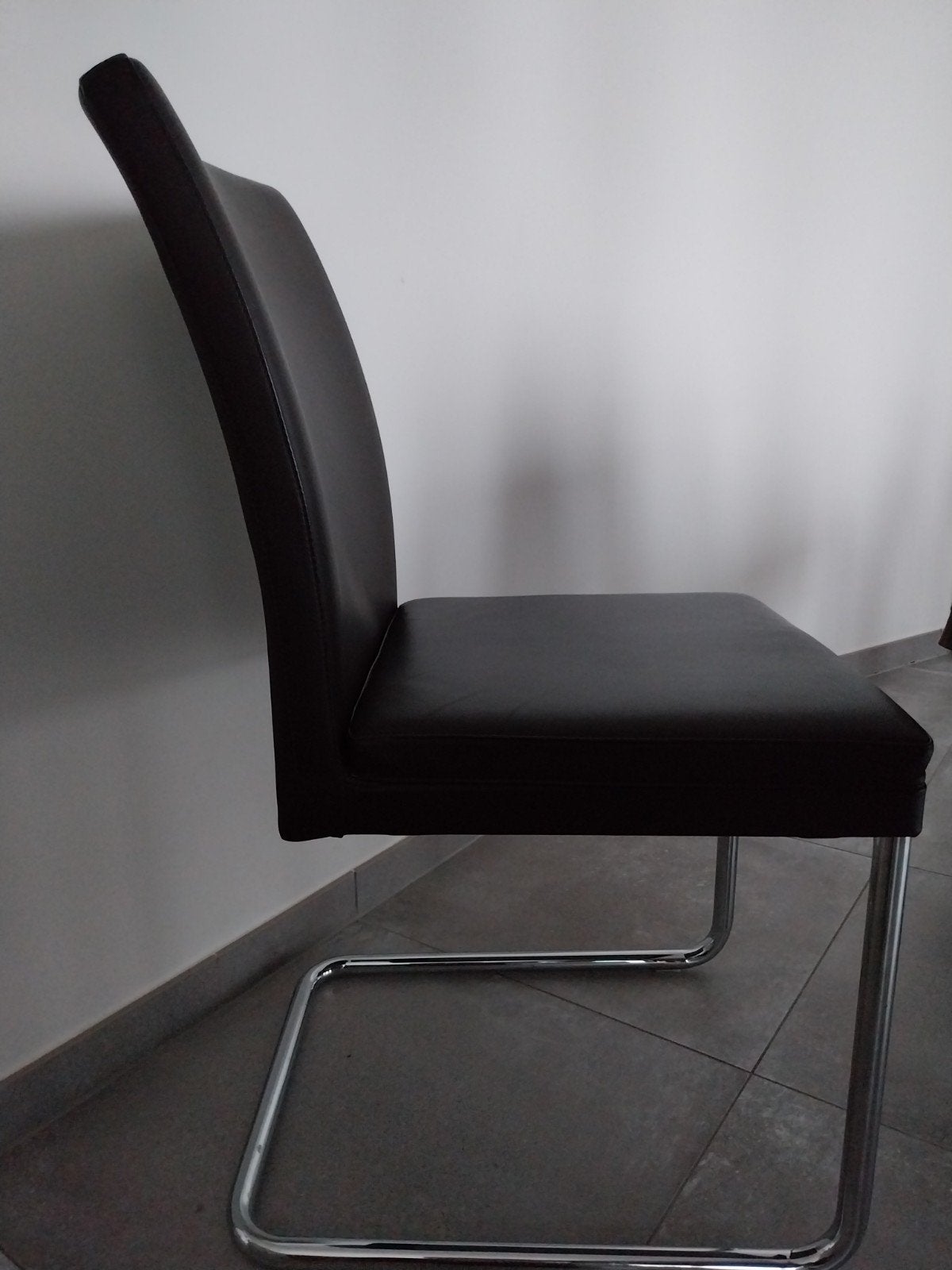 Chaise design Jori, Enlèvement