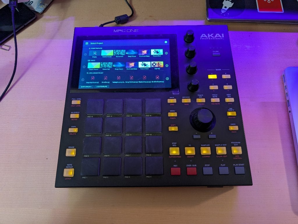 Akai MPC One – Très bon état + Sacoche de transport, Enlèvement, Utilisé
