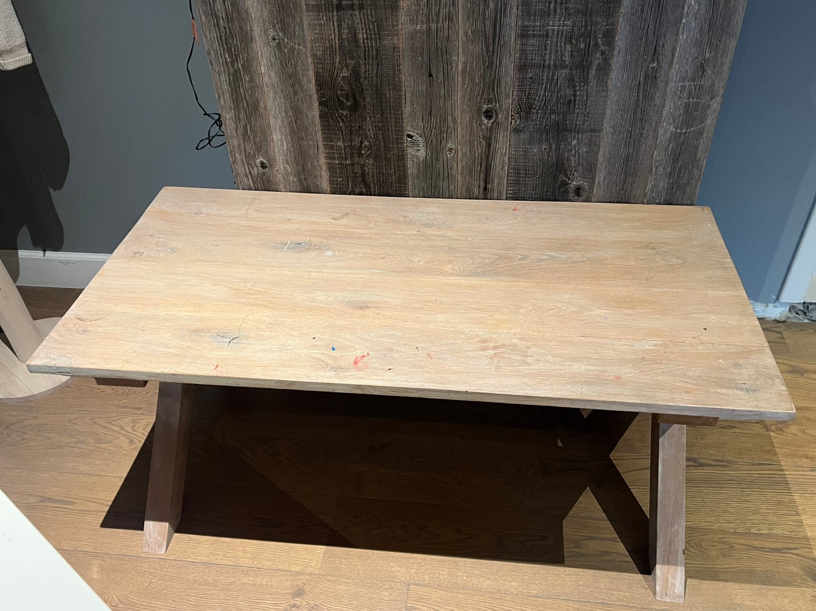 Eiken salontafel met kruispoten en stalen staaf, Ophalen, Gebruikt, Rechthoekig, Eikenhout
