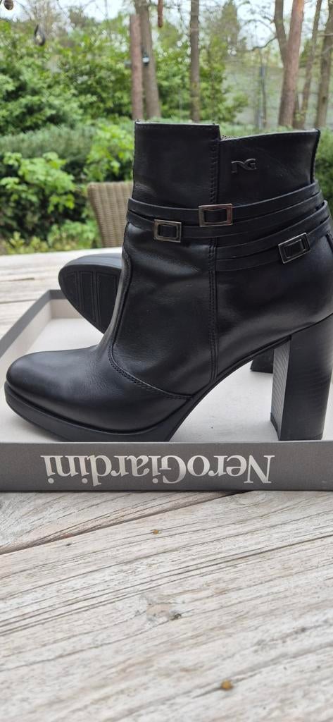 Bottines NeroGiardini noires taille 37, Vêtements | Femmes, Chaussures, Enlèvement ou Envoi