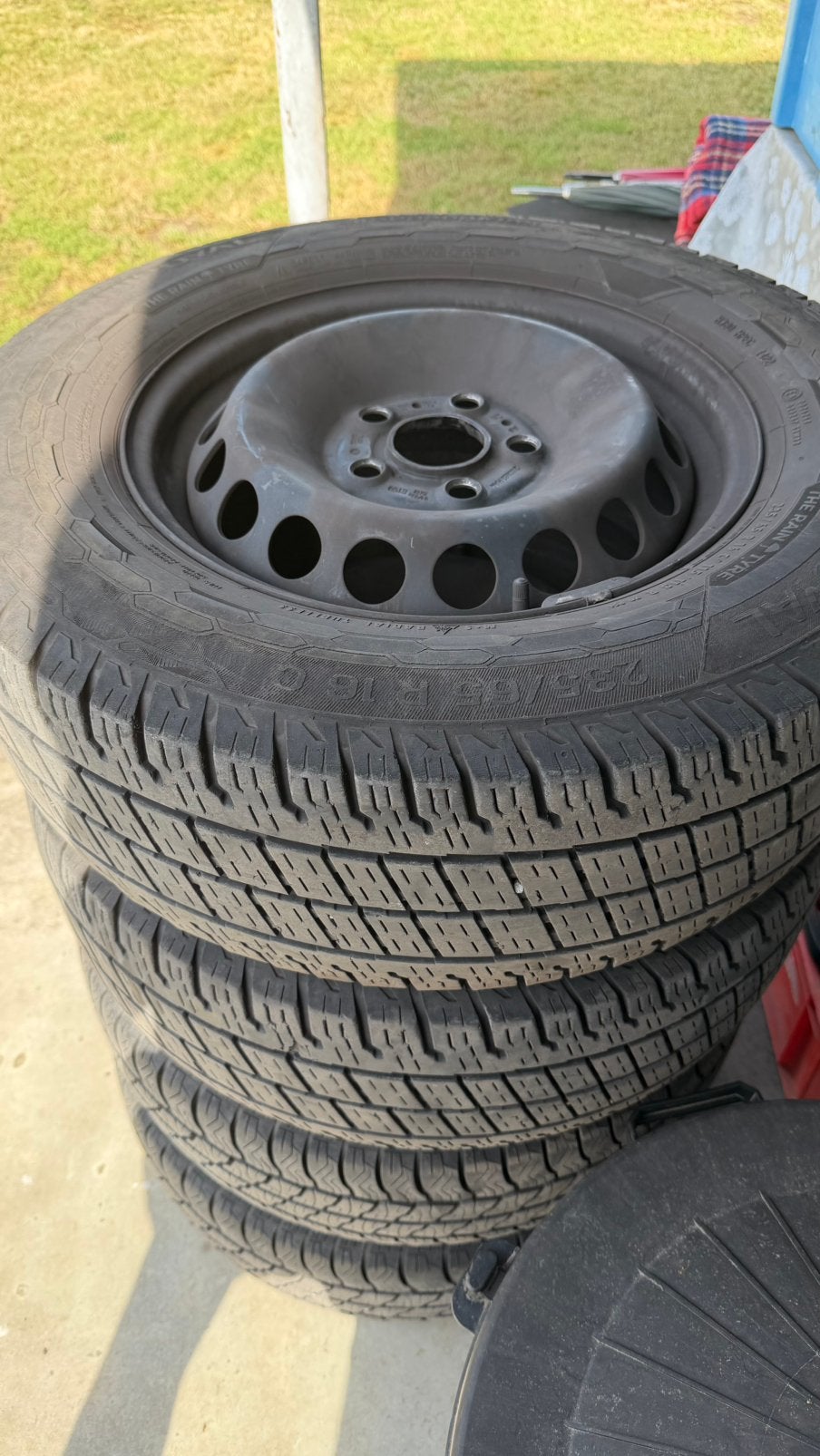 Originele velgen Crafter/TGE met regenbanden, Auto-onderdelen, Banden en Velgen, Ophalen, 16 inch, Banden en Velgen, 235 mm