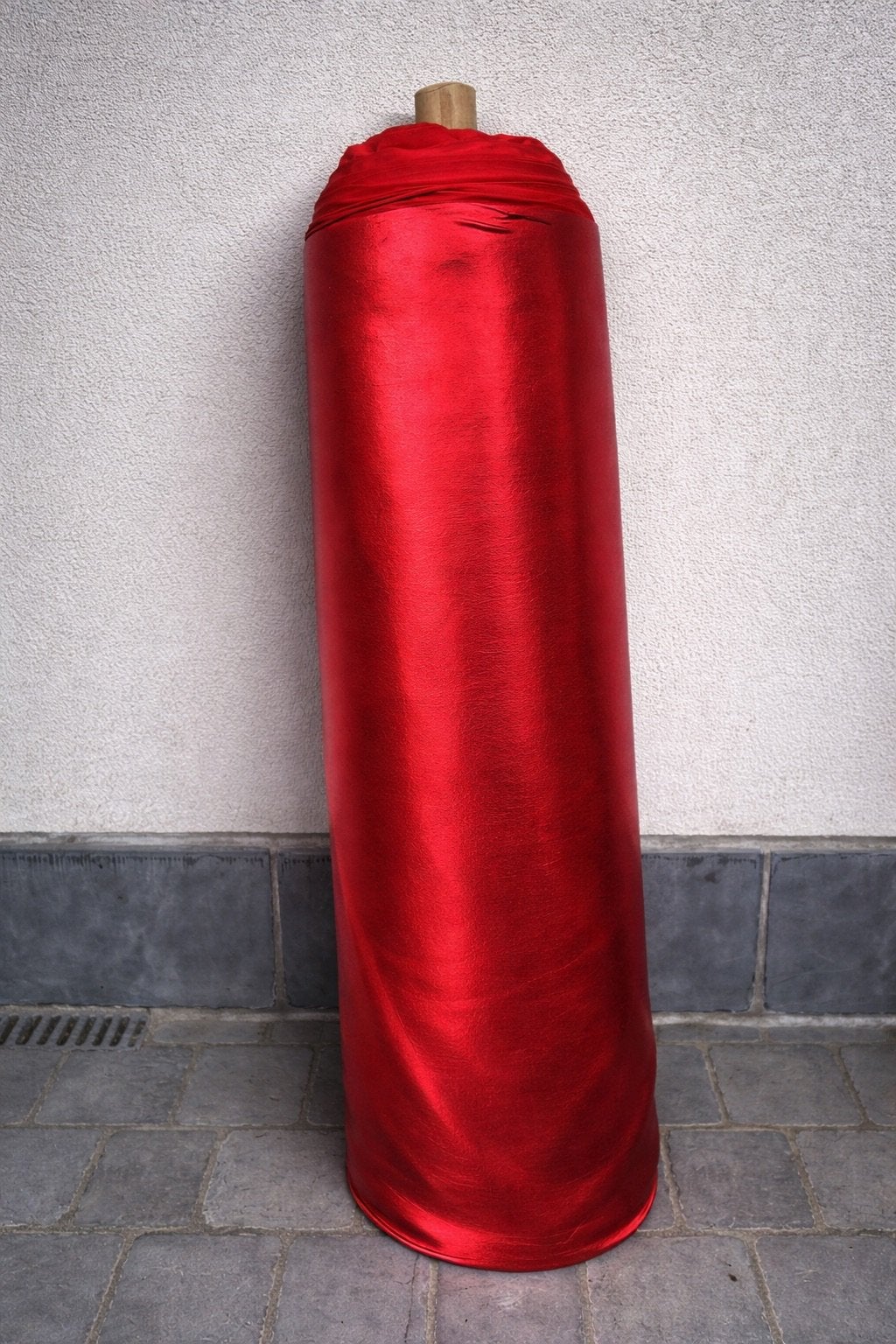 1 rol gewatteerde stof – rood metallic (20 m), Enlèvement, Comme neuf