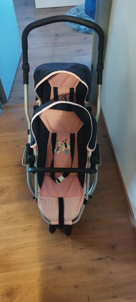 Double poussette pour poupée, Enfants & Bébés, Jouets | Poupées, Enlèvement