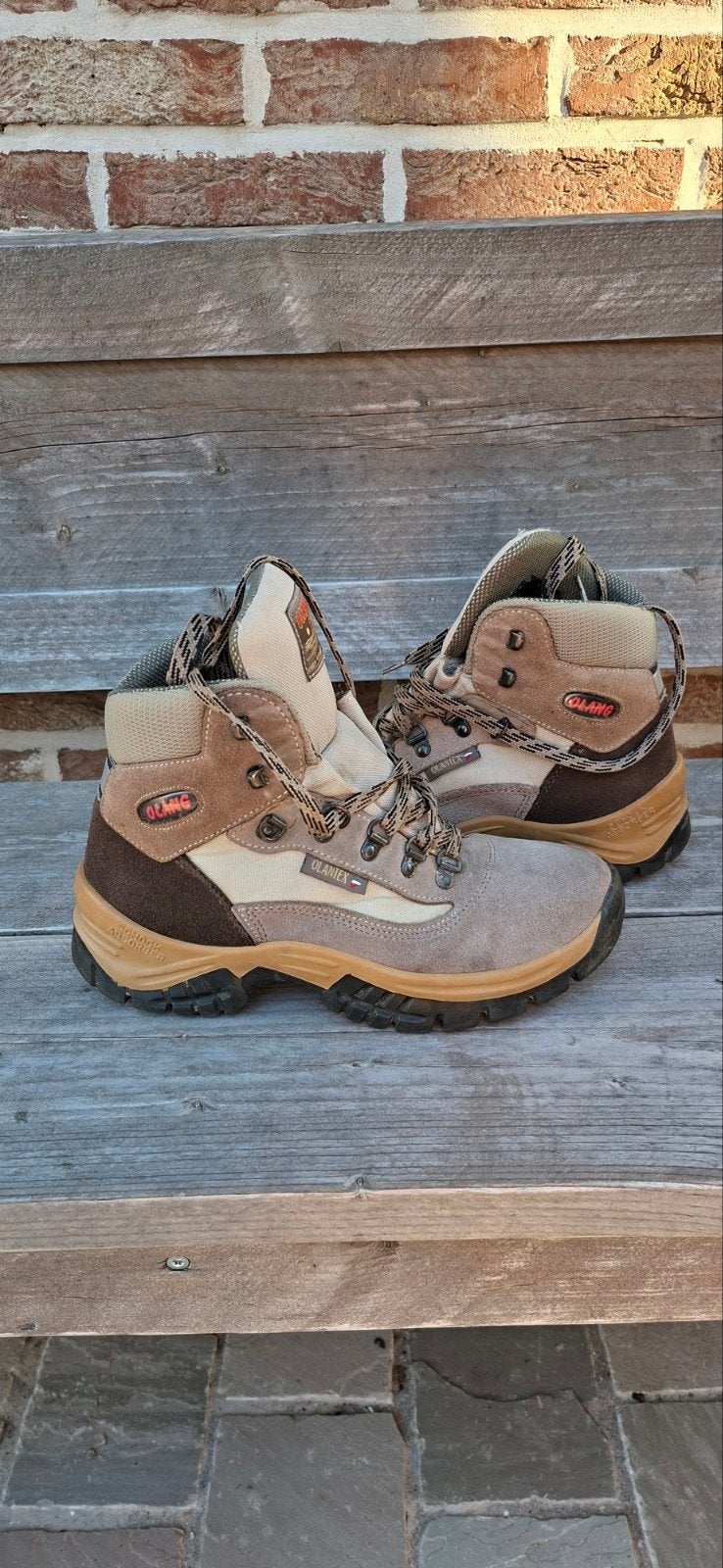 Dames wandelschoenen.  Olang, Ophalen