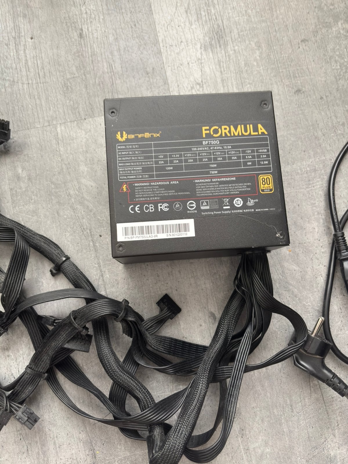 BitFenix Formula Gold 750W voeding - 80+ goud (BF750G), Computers en Software, Interne voedingen, Zo goed als nieuw, Ophalen of Verzenden