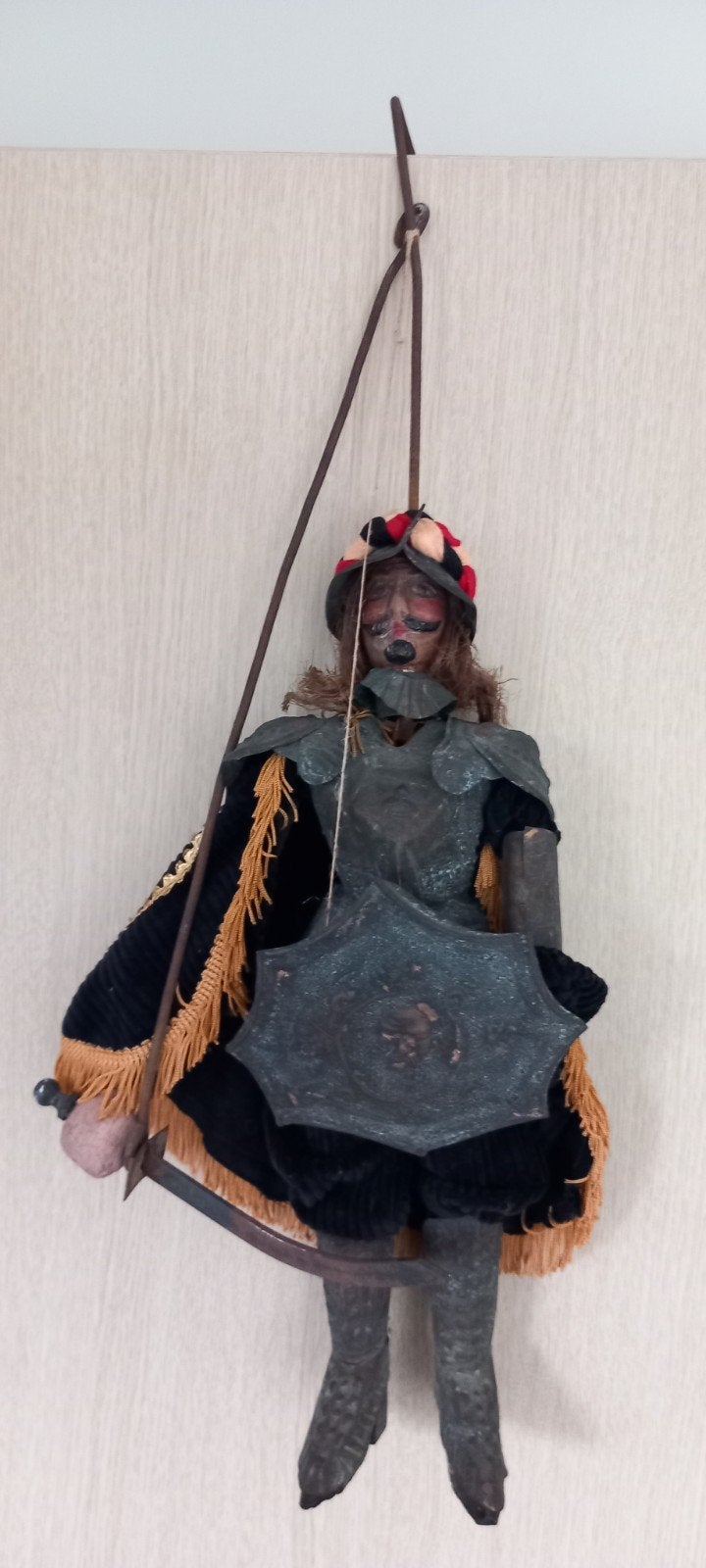 Ancienne marionnette sicilienne en bois, tissus et métal, Antiquités & Art, Enlèvement ou Envoi