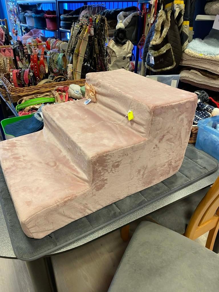 Luxe roze trapje met strik aan outletprijs., Dieren en Toebehoren, Ophalen of Verzenden, Nieuw