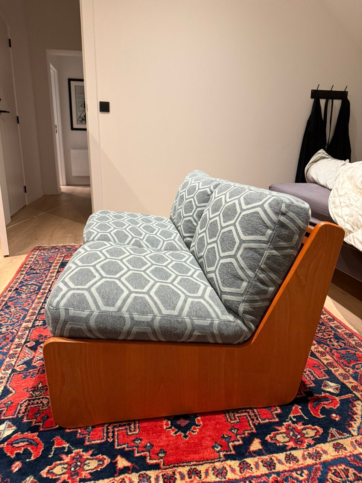 Geweldig 2 persoons vintage bankje met nieuwe bekleding, Huis en Inrichting, Ophalen, Zo goed als nieuw