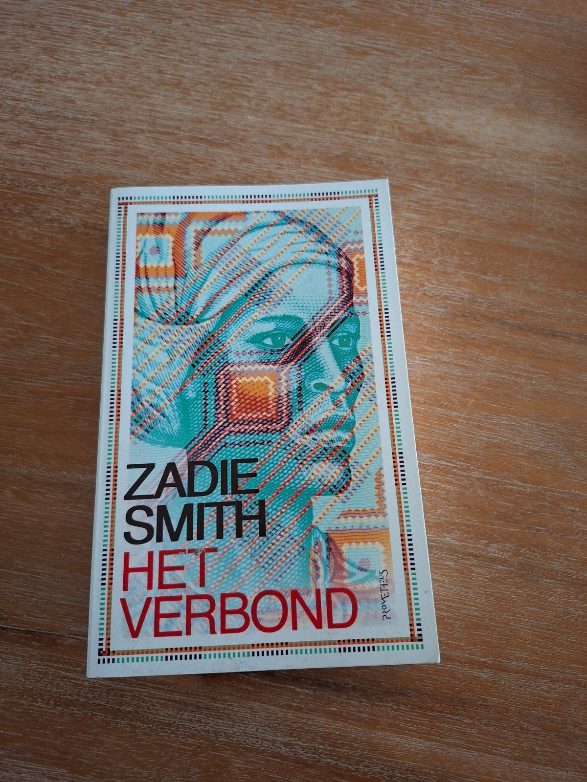 Boek : Het verbond - Zadie Smith, Boeken, Literatuur, Ophalen of Verzenden, Zo goed als nieuw