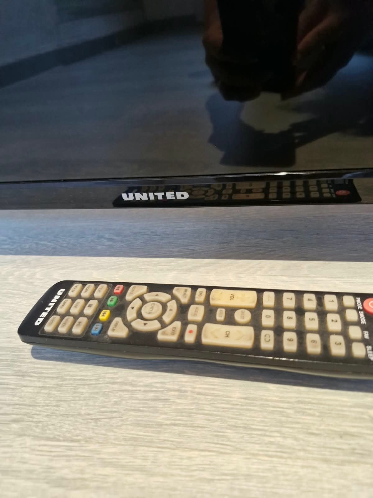 TV  united, TV, Hi-fi & Vidéo, Télécommandes, Avec écran, Originale, Enlèvement, TV