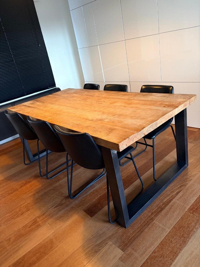 Table en manguier + six chaises en cuir, 150 à 200 cm, Cinq personnes ou plus, Chêne, Comme neuf