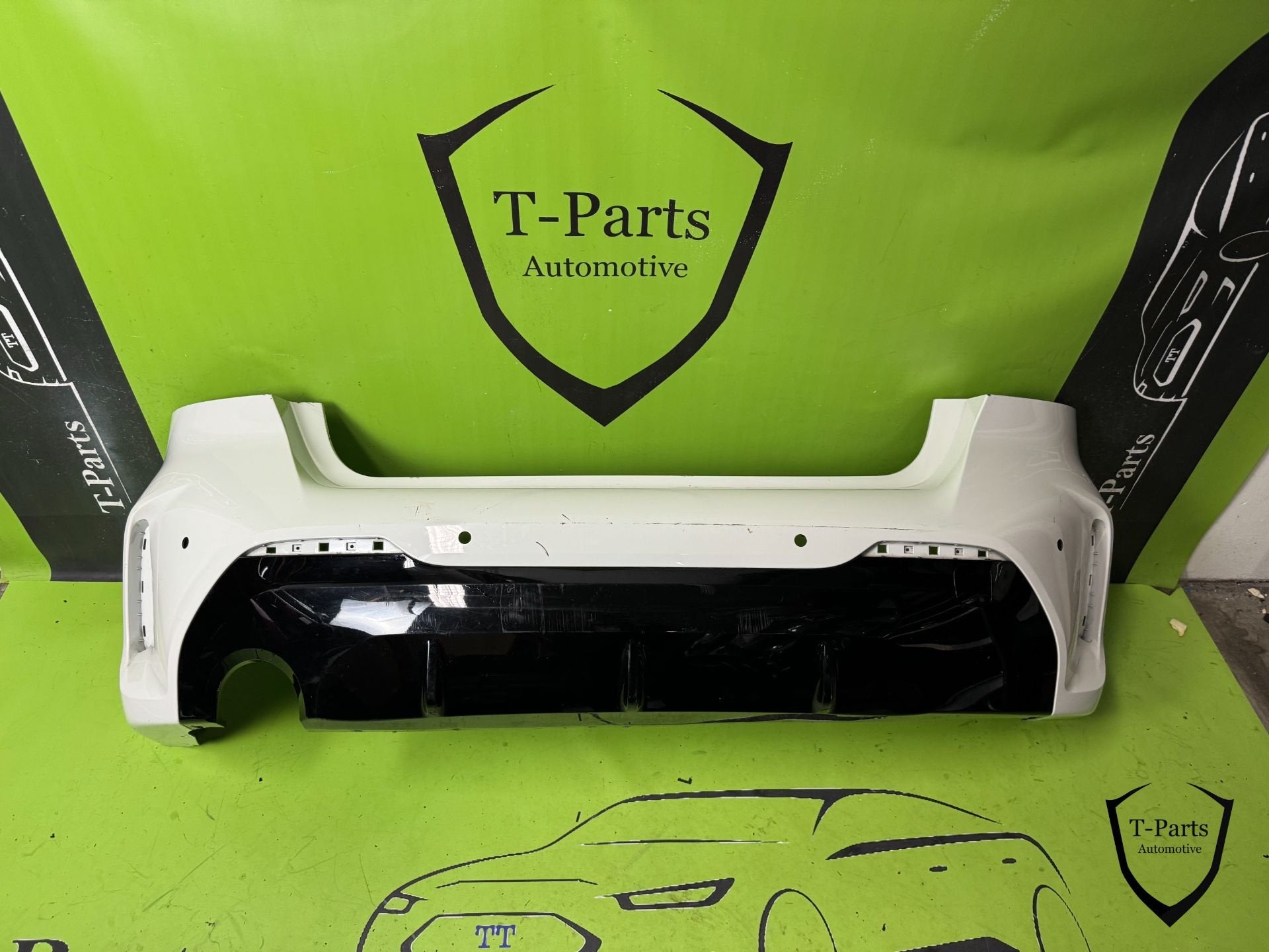 Pare-chocs arri re BMW S rie 1 F40 Pack M, Petuelring 130
80788  Munich, DE, Pare-chocs, Info@bmw.de, Utilisé