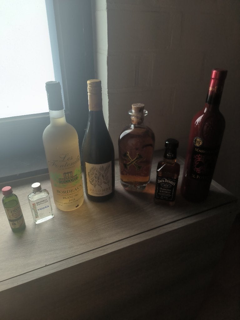 Set 7 ongeopende flessen: Bumbu rum, Jack Daniel's, wijn, Verzamelen, Ophalen, Overige gebieden, Overige typen, Nieuw