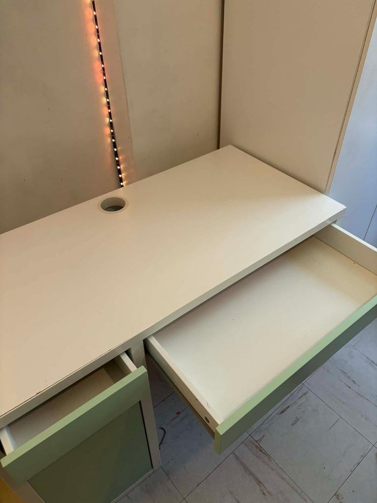 Bureau, Ophalen, Zo goed als nieuw, Groen
