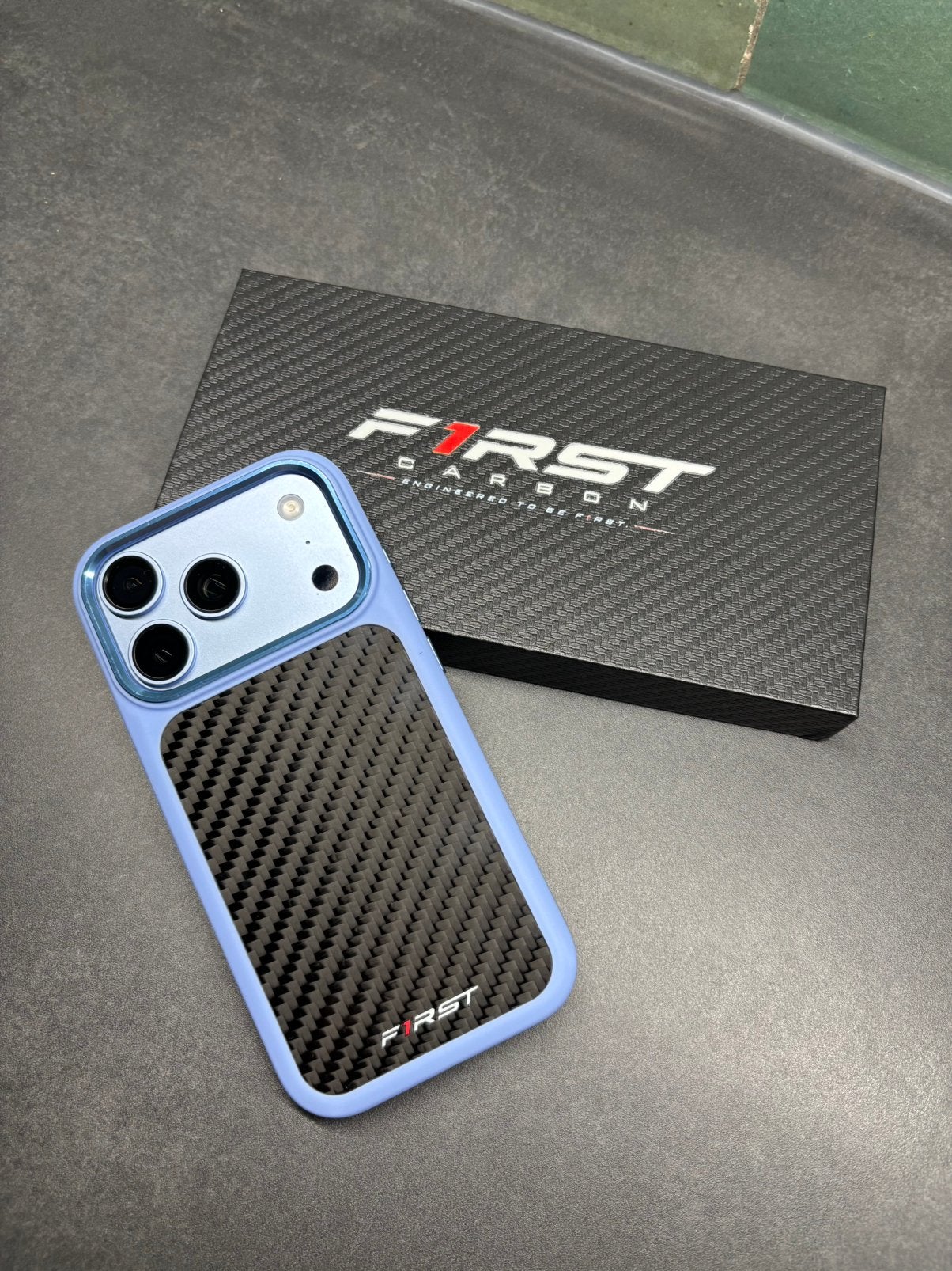 Coque pour iPhone 18 Pro/Pro max Bleu glacier/carbone tissé, Résistant aux rayures, Enlèvement ou Envoi, Façade ou Cover, Bleu