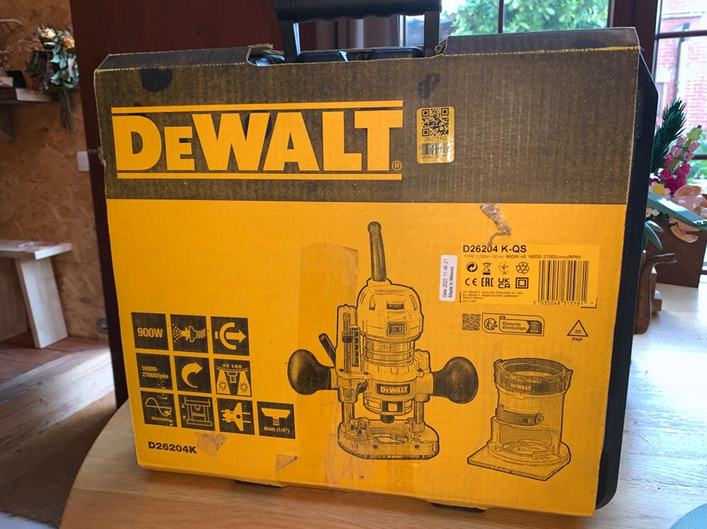 DEWALT D26204K-QS inval/bovenfrees 900W in koffer, Doe-het-zelf en Bouw, Gereedschap | Freesmachines, Ophalen, Nieuw, Elektrisch