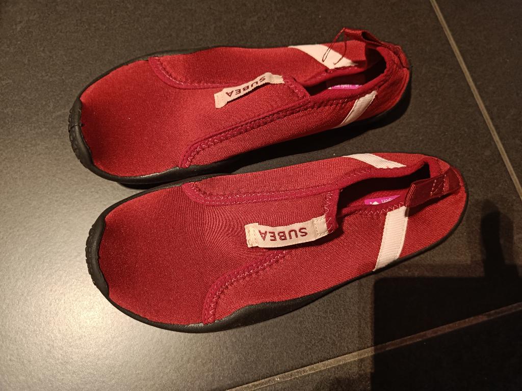 zwemschoentjes Decathlon 38-39, Kinderen en Baby's, Kinderkleding | Kinder-zwemkleding, Zwemschoenen, Jongen of Meisje, Decathlon