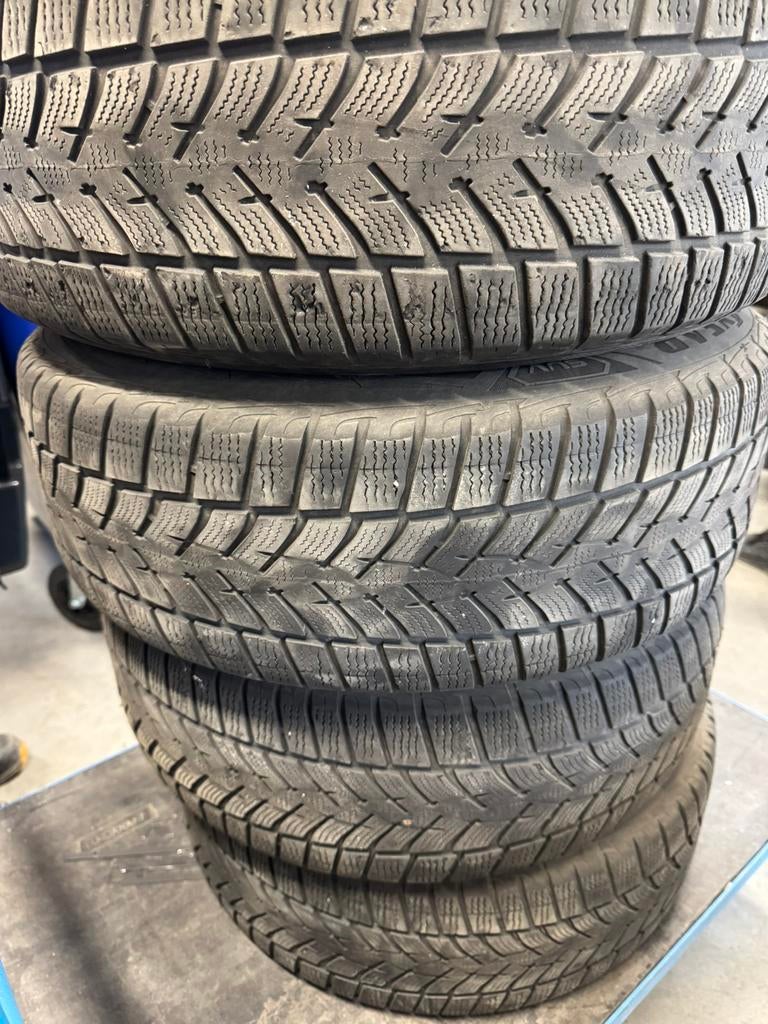 ️ À vendre – 4 pneus hiver Goodyear 215/60 R17 ️, Auto-onderdelen, Banden en Velgen, Band(en), Winterbanden, 17 inch, 215 mm, Personenwagen