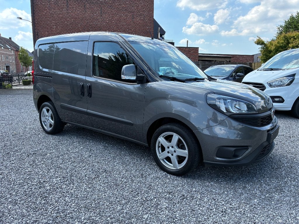 Fiat Doblo 1.6 multijet 2022 93000km 3ZIT AC NAVI CAMERA !!!, Bedrijf, Diesel, 1598 cc, Multifunctioneel stuurwiel