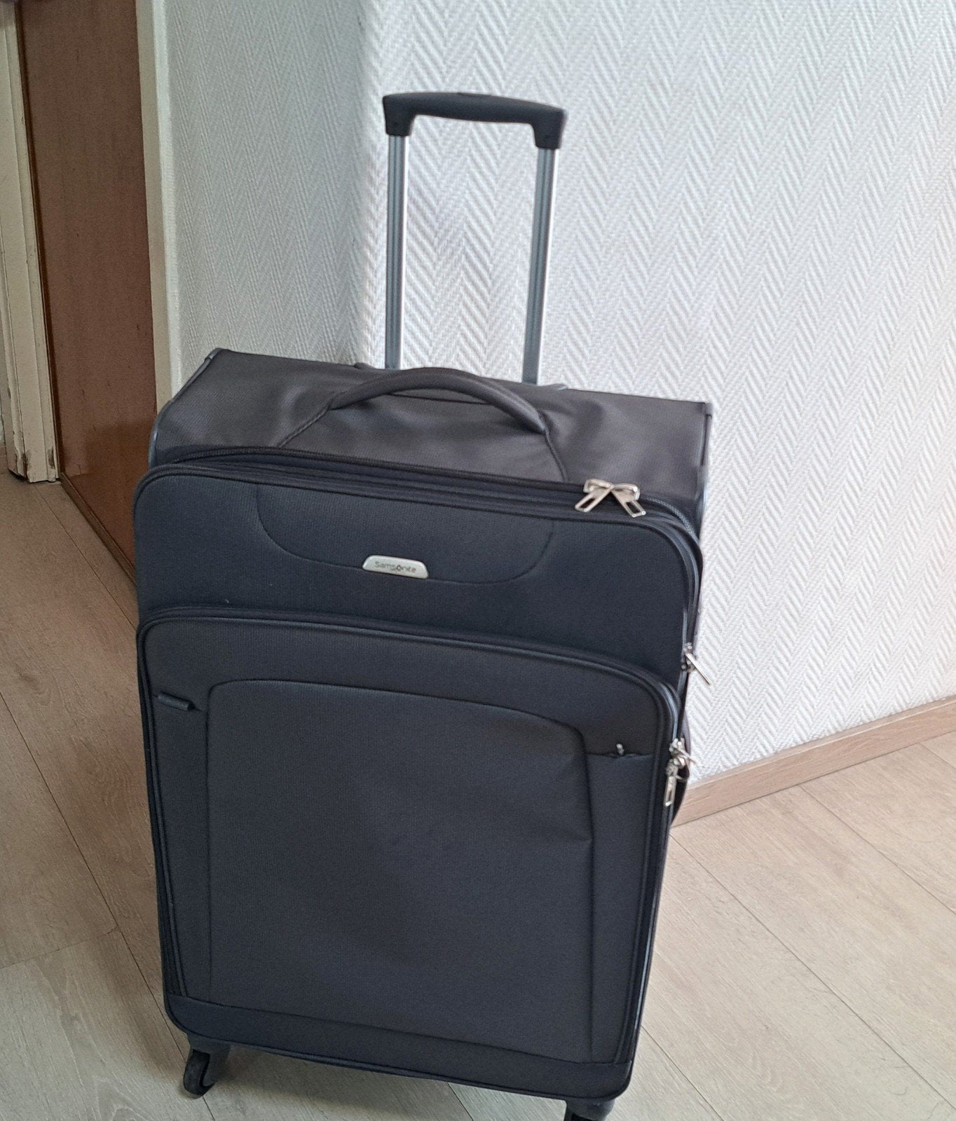 samsonite modèle new spark spinner 79/48/31 cm comme neuf, Bijoux, Sacs & Beauté, Enlèvement, Comme neuf
