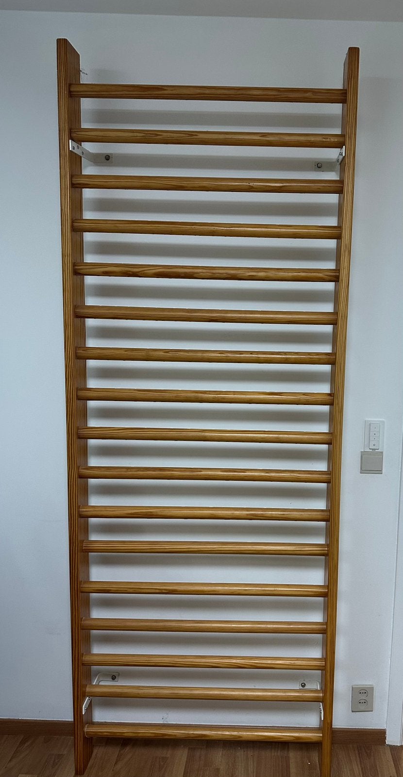Massieve houten wandrek (240 x 90 cm), Ophalen, Zo goed als nieuw