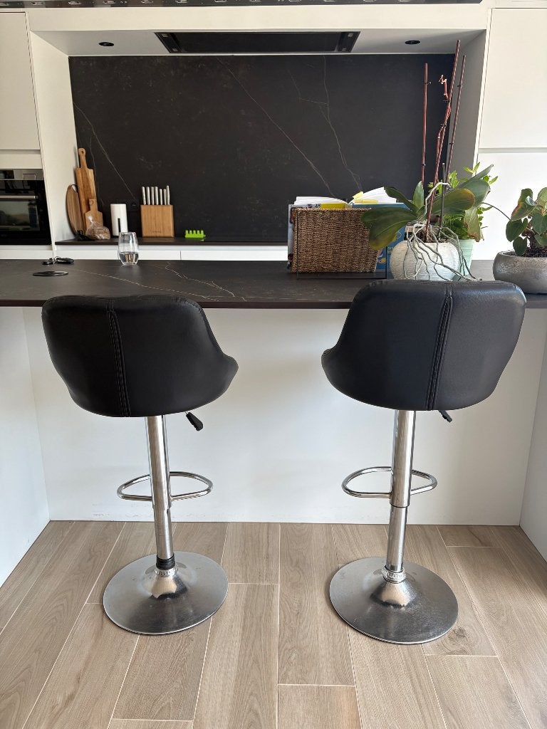 2 barkrukken, Huis en Inrichting, Barkrukken, Ophalen, Gebruikt, 60 tot 90 cm, In hoogte verstelbaar