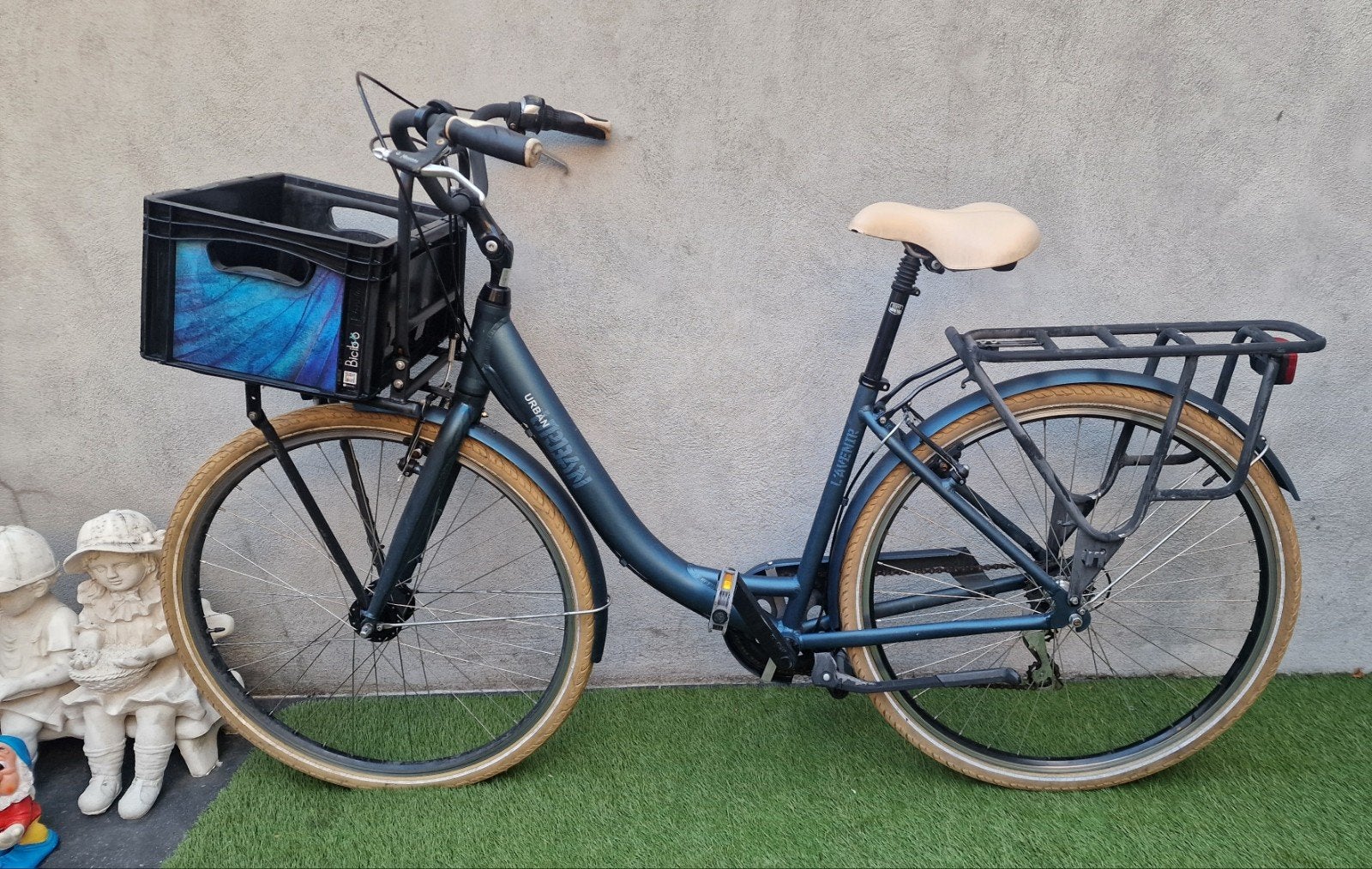 L'avernir damesfiets met transportrek en mandje, Ophalen, Gebruikt, Velgrem, Mandje