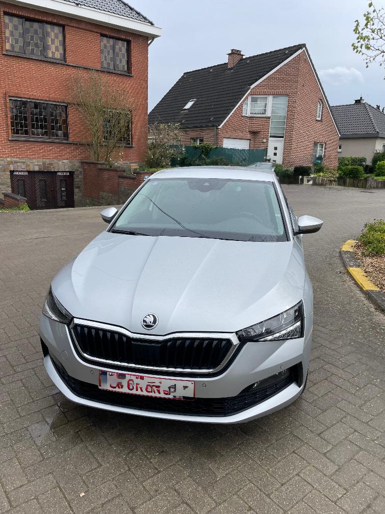 Skoda Scala 2022 peu km excellent état, Argent ou Gris, Euro 6, Boîte manuelle, Entretenue par le concessionnaire