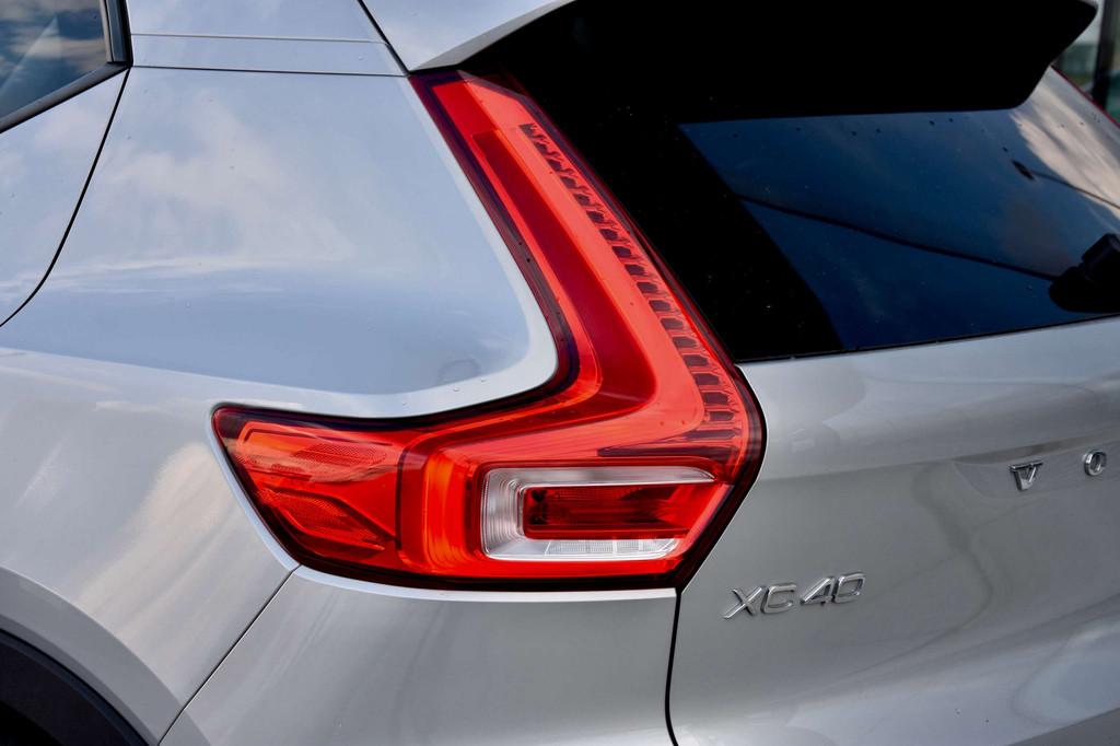 Volvo XC40 T2 *CAMERA* NAVI * APPLECARPLAY (automatique), Argent ou Gris, Achat, Euro 6, Entreprise