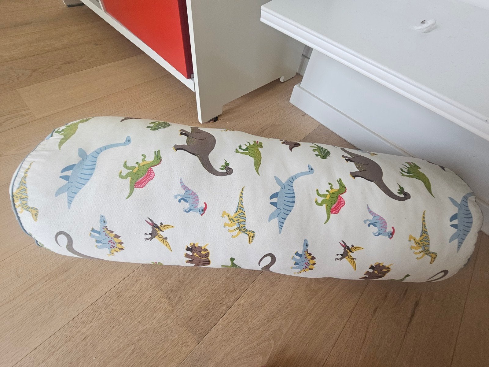 NOUVEAU Très joli coussin cylindrique avec housse et fermetu, Maison & Meubles, Chambre à coucher | Linge de lit, Oreiller, IKEA