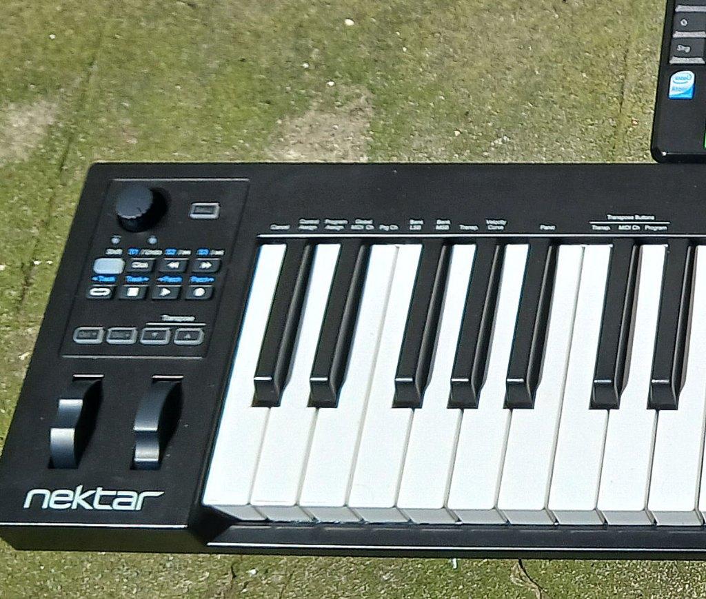 NEKTAR MIDI USB to LAPTOP, Muziek en Instrumenten, Effecten, Ophalen, Zo goed als nieuw