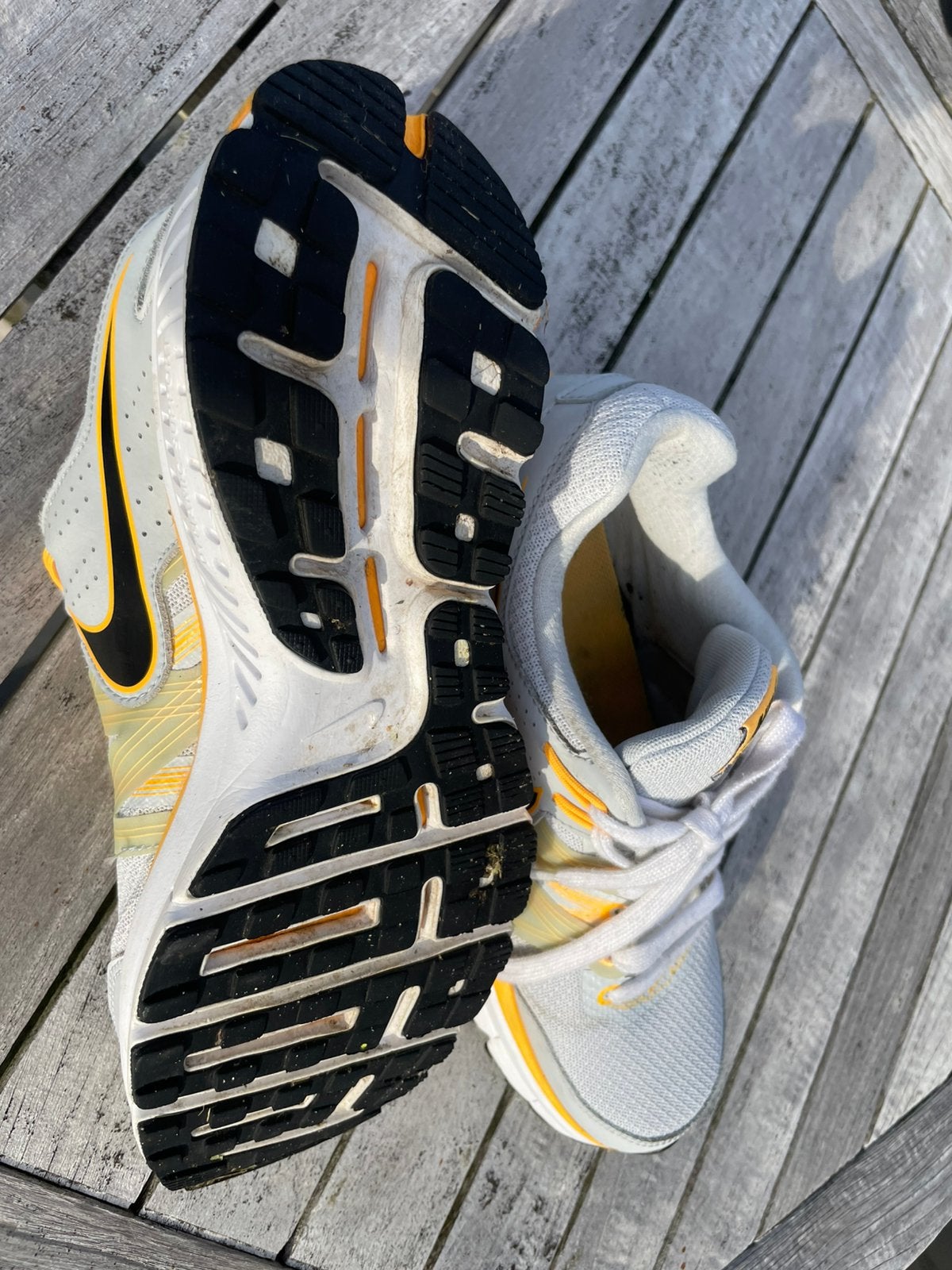 Mooie nike sportschoen. Maat 42, Sport en Fitness, Loopsport en Atletiek, Ophalen, Zo goed als nieuw, Nike