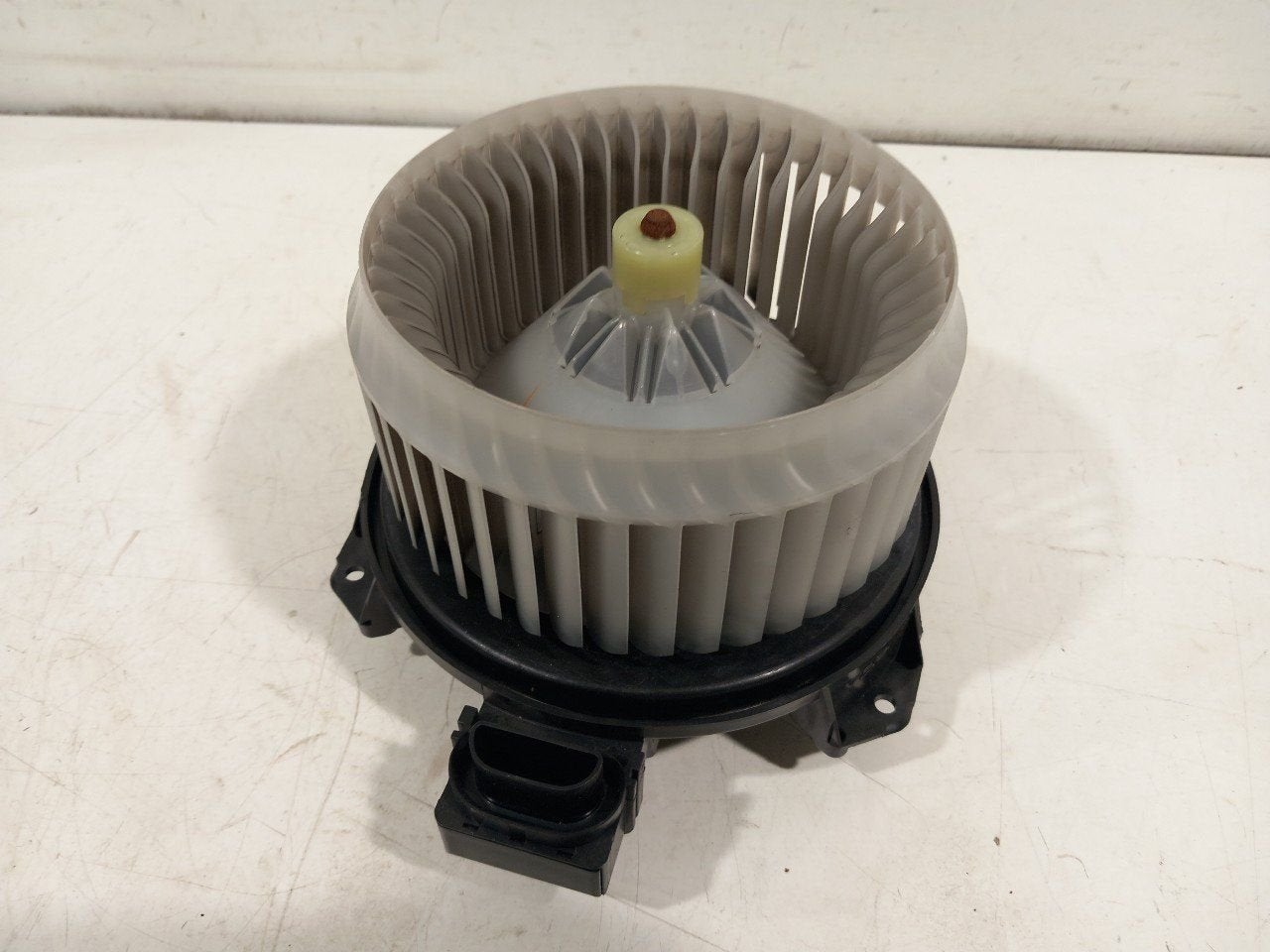 Kachel ventilator motor Suzuki Swift, Onderdelen@venauto.nl, Van der Ven Autorecycling B.V., Ettenseweg 76, 4706 PB Roosendaal, The Netherlands