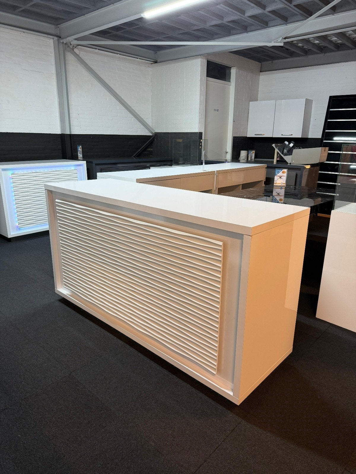 TOONBANK BALIE, Diversen, Bureau-accessoires, Ophalen
