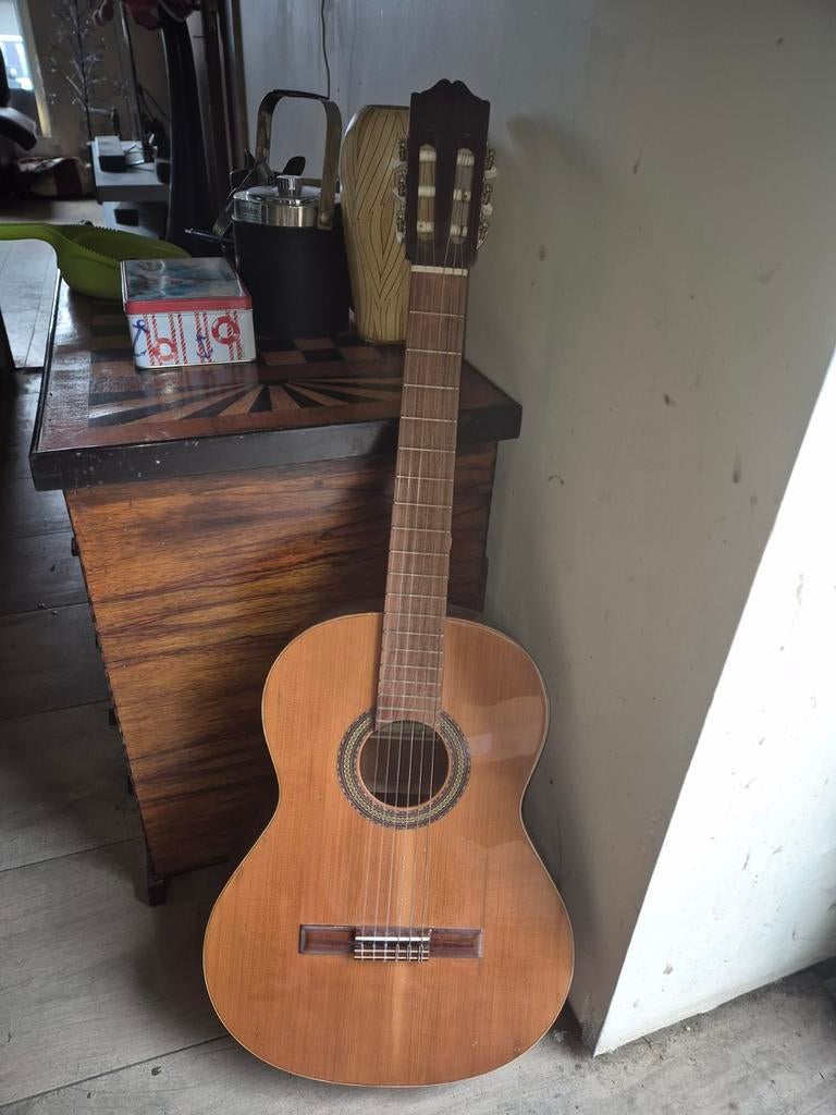 Guitare classique espagnole Cuenca modèle 10, Musique & Instruments, Enlèvement
