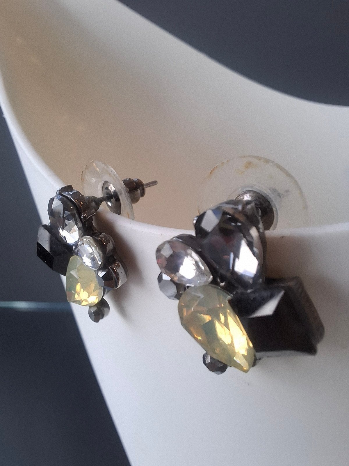 boucles d'oreilles strass noir gris cristal, Handtassen en Accessoires, Oorbellen, Overige materialen, Zwart, Zo goed als nieuw